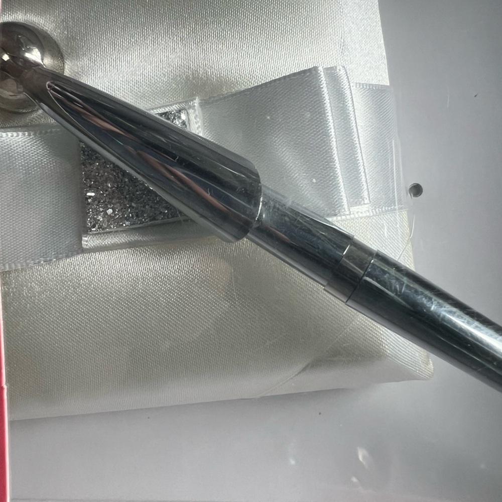 Gorgeous Pen Set for weddings. White with silver  pen and silver bling detail